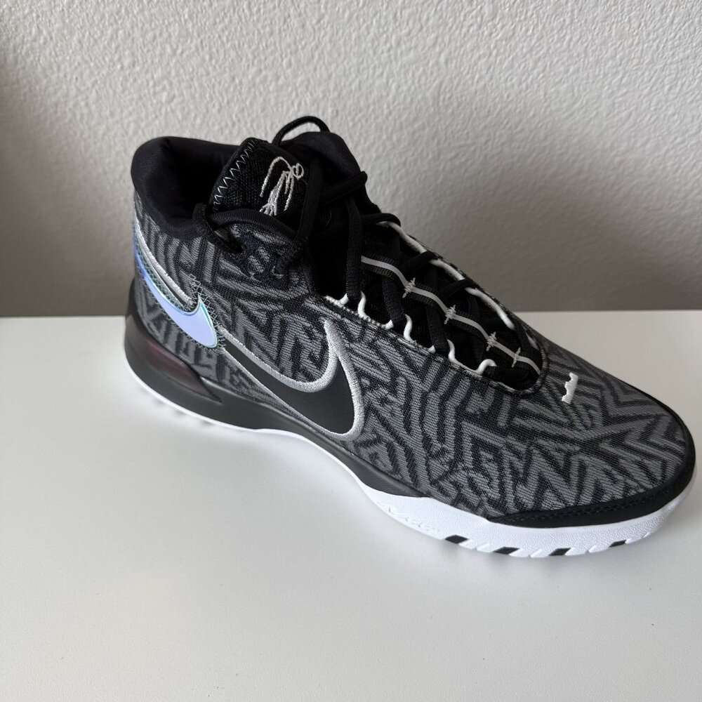 New Nike LeBron James Nxxt Genisus Shoes - Women's Size 10 / Men's Size 8.5